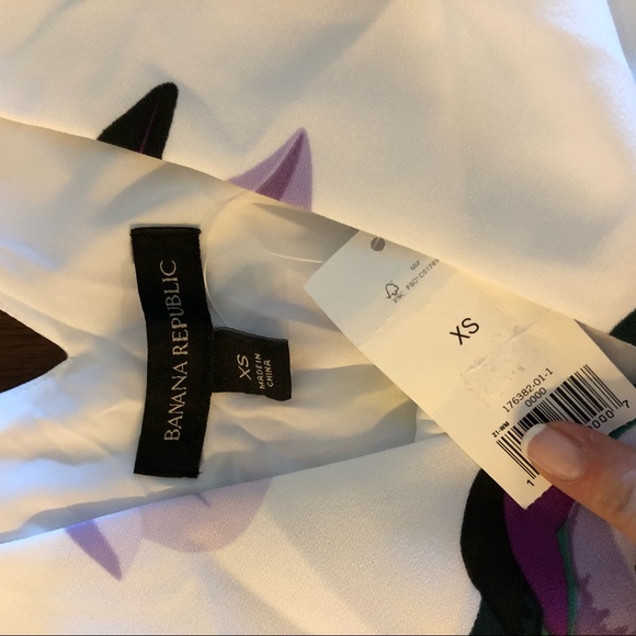 NWT BR Floral Silk Blouse - Picture 2 of 2